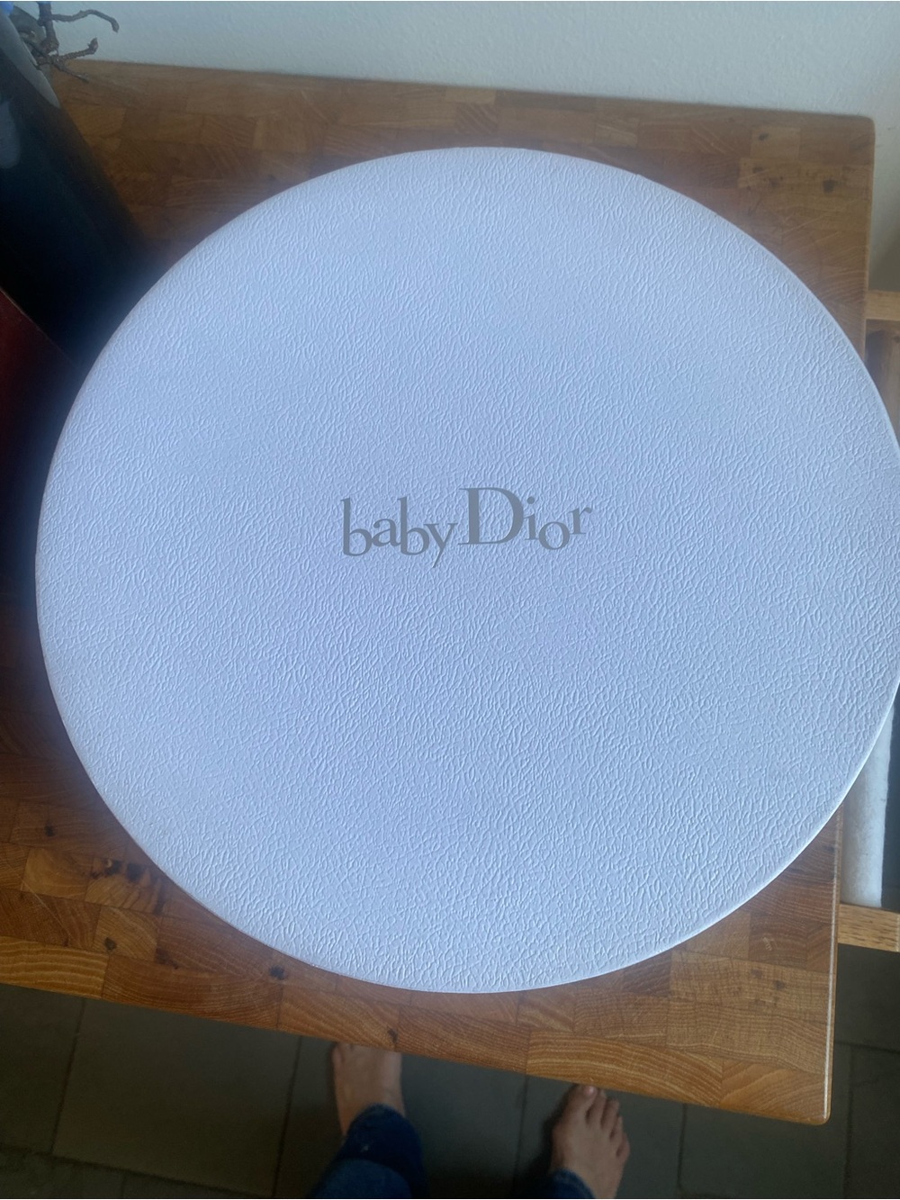 babyDior White Round Box